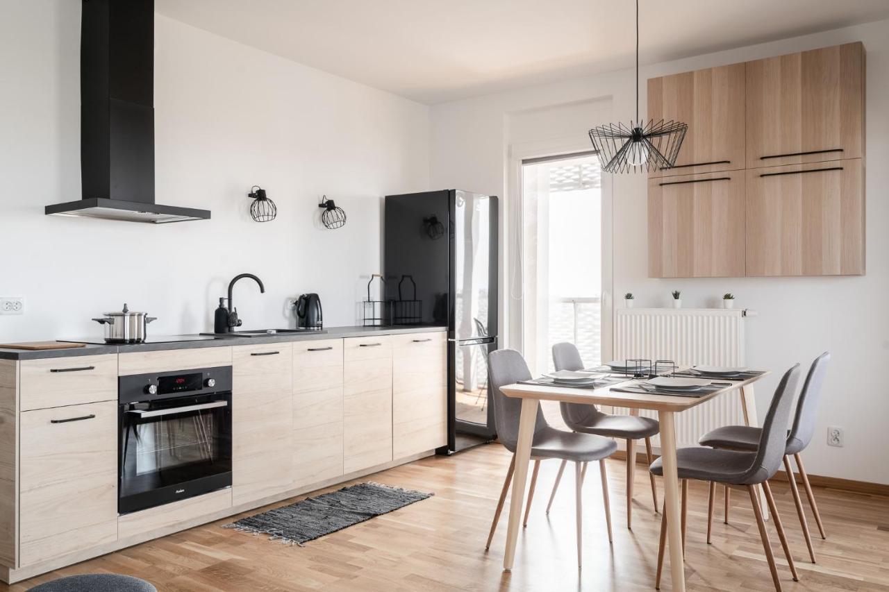 Rentplanet - Apartamenty Atal Tower Вроцлав Екстериор снимка