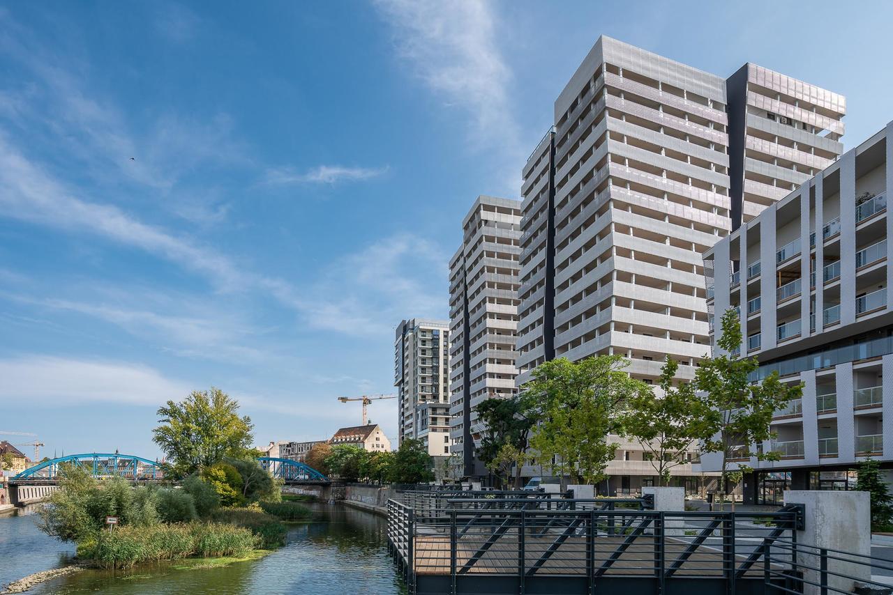 Rentplanet - Apartamenty Atal Tower Вроцлав Екстериор снимка